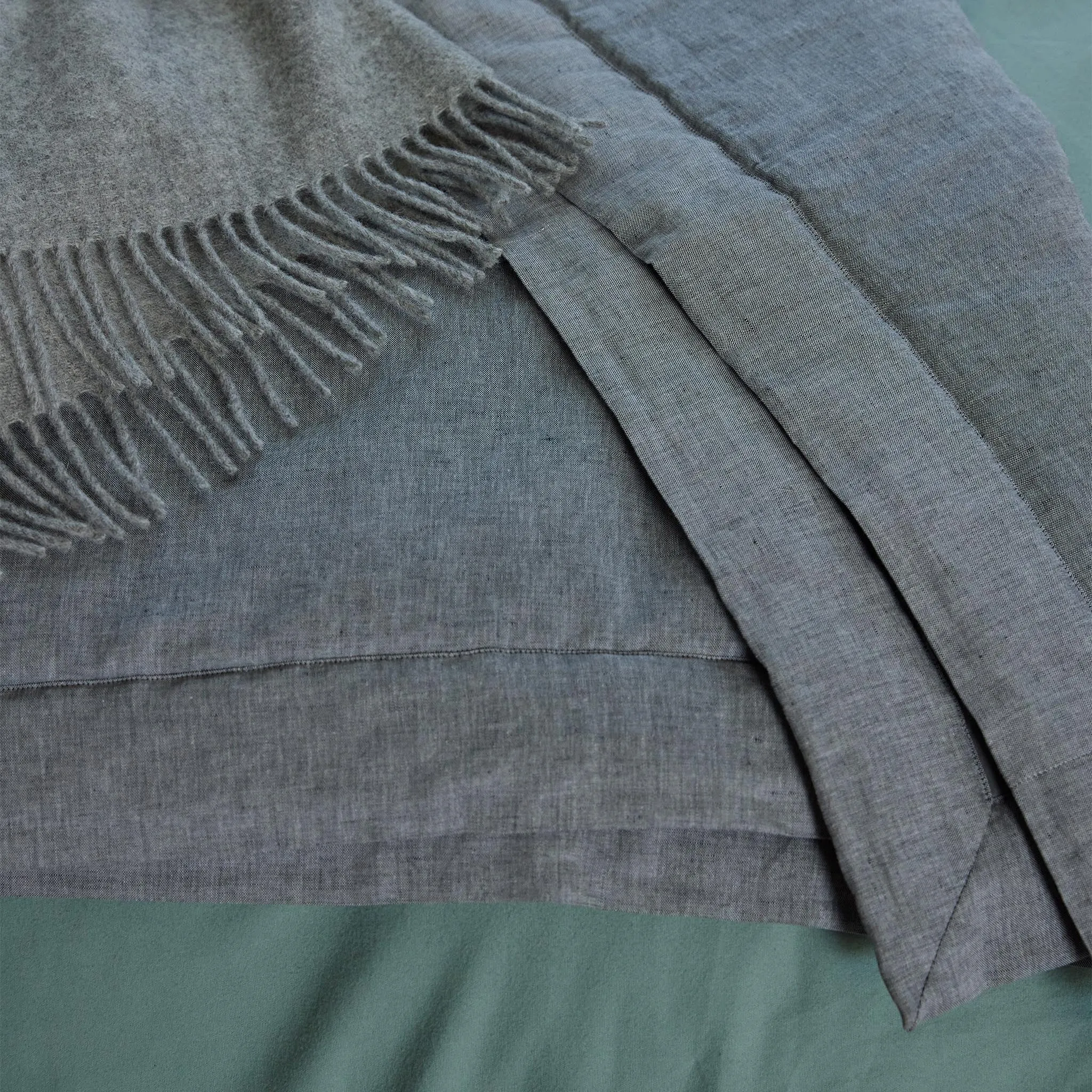 Solosa Linen-Cotton Bedspread [Charcoal]