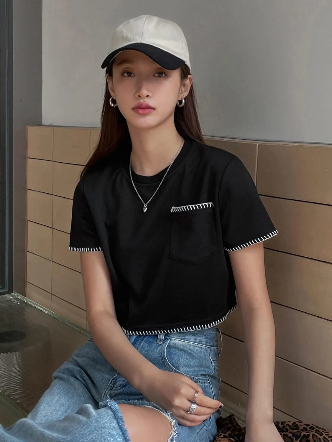 SweatyRocks Women's Casual Short Sleeve Crewneck Crop T Shirt Stitches Pocket Front Crop Tee Top