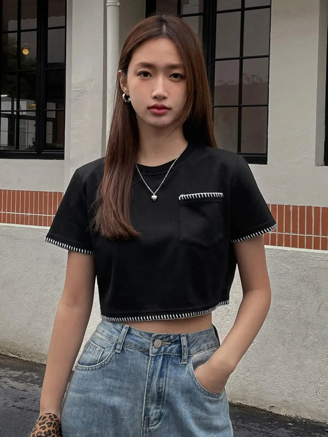 SweatyRocks Women's Casual Short Sleeve Crewneck Crop T Shirt Stitches Pocket Front Crop Tee Top