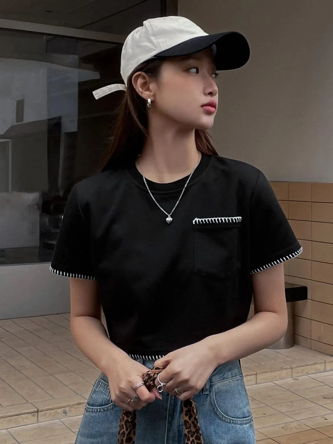 SweatyRocks Women's Casual Short Sleeve Crewneck Crop T Shirt Stitches Pocket Front Crop Tee Top